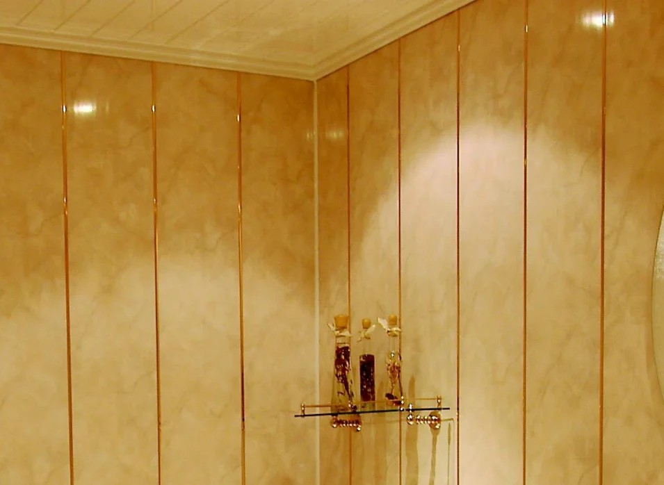 A falak befejezése a fürdőszobában 1 nap alatt műanyag panelekkel Olcsó fürdőszoba felújítás saját kezűleg!