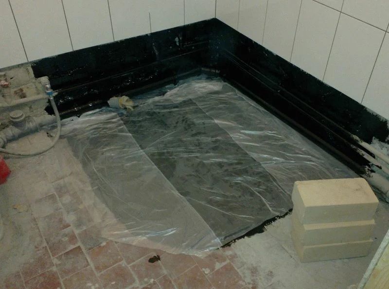 Padlófelújítás a fürdőszobában: részletes utasítások