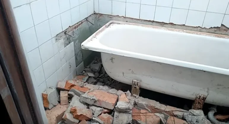 Készített egy költségvetési és minőségi javítás a fürdőszobában kapott 40 000 rubel alatt előtt és után