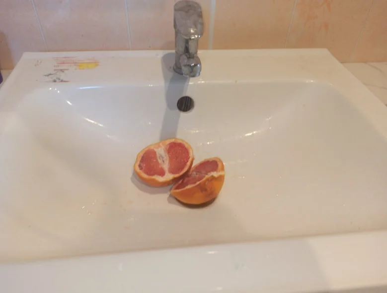 Egyszerű módja annak, hogy tiszta a fürdőszobában Grapefruit ecet baba olaj és autó ablak tisztítószer
