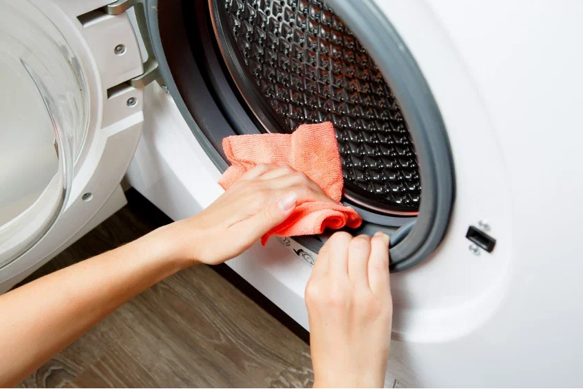 Megszabadulni a mosógép gumija alatti szennyeződésektől